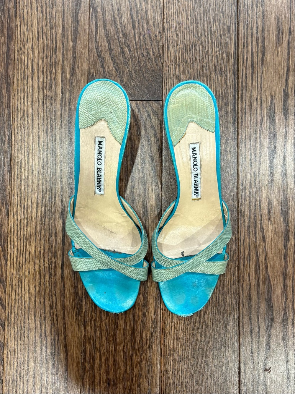 Authentic Manolo Blahnik kitten heels - Picture 3 of 6
